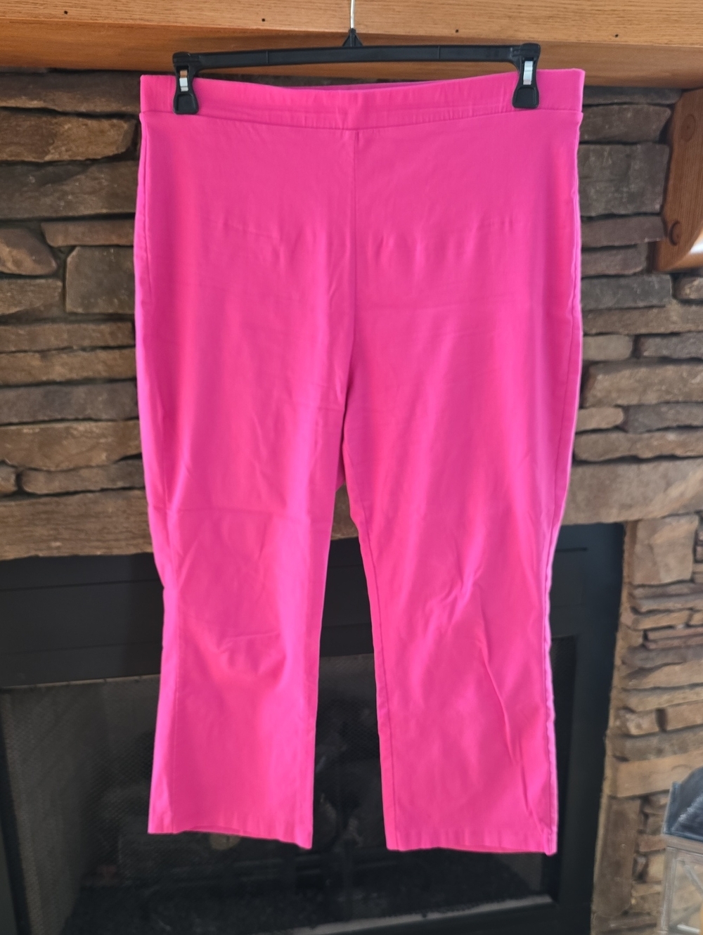 crown & ivy Bright Pink Pull-On Capri Pants